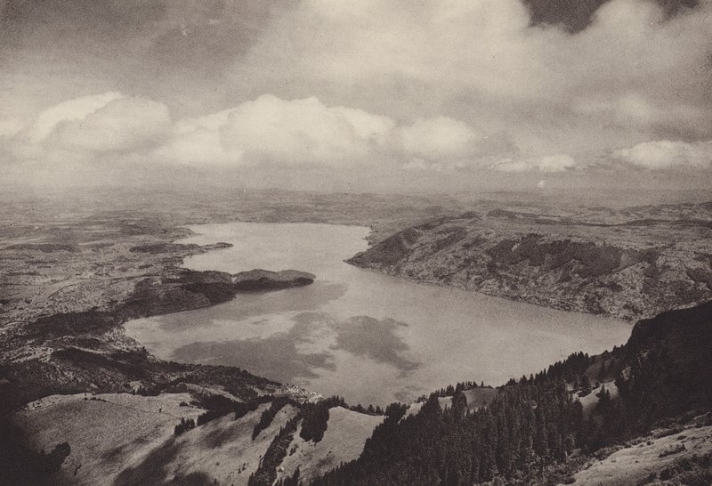 Rigi Kulm, utsikt over Zug-sjøen (s/hvitt-bilde) av Jean Gaberell