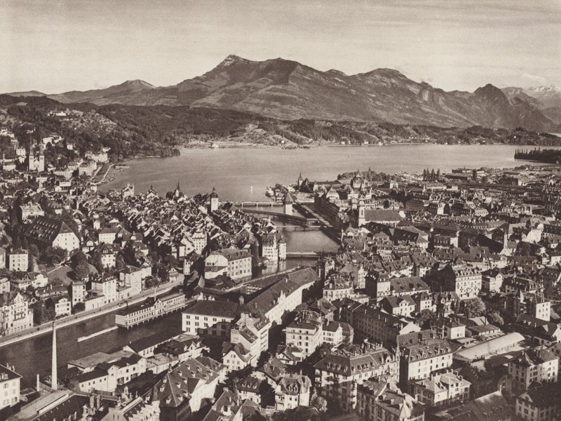 Sveits: Luzern, fra Gutsch, med utsikt mot innsjøen og Rigi (s/hvitt-bilde) av Jean Gaberell