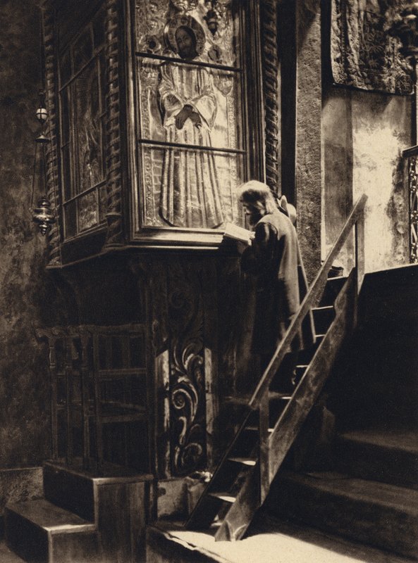 Jerusalem, Den hellige gravs kirke, bedende munk (s/hvitt-bilde) av Karl Grober