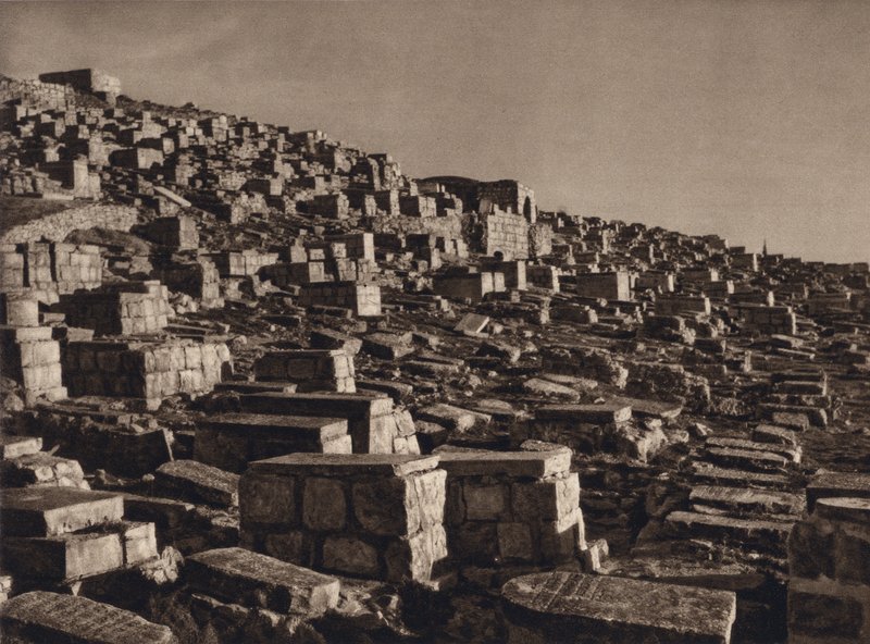 Jerusalem, Johoshaphat-dalen med jødiske graver (s/hvitt-bilde) av Karl Grober