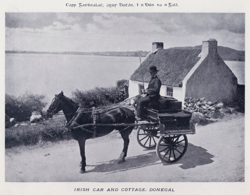 Irish Car and Cottage, Donegal (s/hvitt-bilde) av Karl Karlovich Piratsky