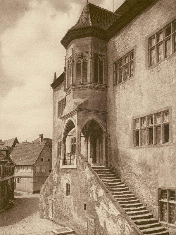 Dettelbach a Main, Rathaus; Dettelbach på hovedgaten, rådhuset (s/hvitt bilde) av Kurt Hielscher