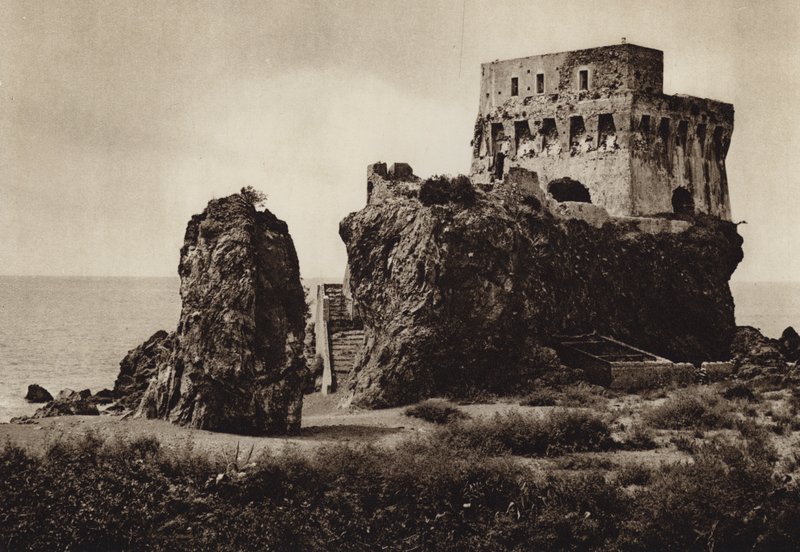 Italia: Castello Praia a Mare, Calabria (s/hvitt-bilde) av Kurt Hielscher
