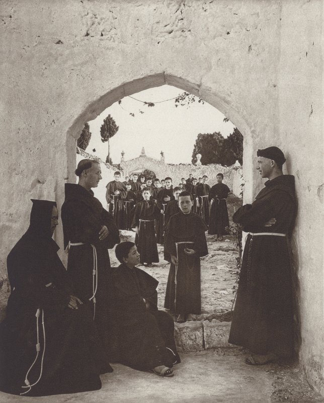 Spania: I klosterskolen (s/hvitt-bilde) av Kurt Hielscher