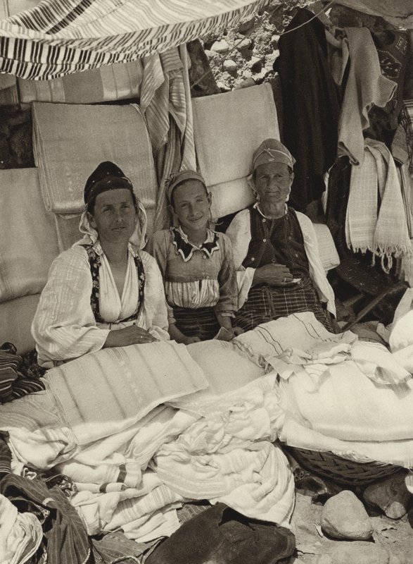 Jugoslavia: Marked i Prizren (s/hvitt bilde) av Kurt Hielscher