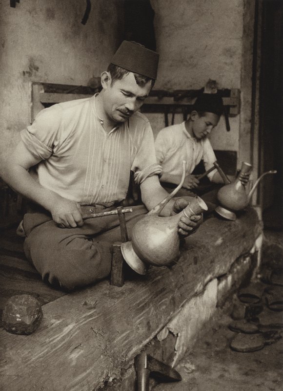 Jugoslavia: Seraievo, Coppersmith's (s/hvitt-bilde) av Kurt Hielscher