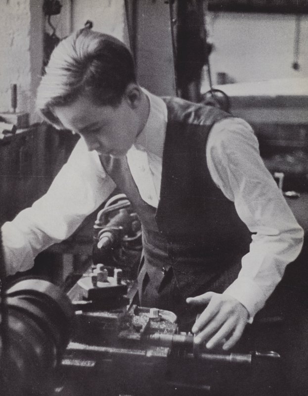 School of Mechanics, Eton (s/hv-bilde) av Laszlo Moholy Nagy
