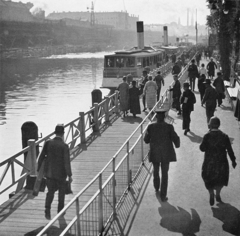 Berlin: An der Jannowitzbrucke; Jannowitz-broen (s/hvitt-bilde) av Mario Bucovich