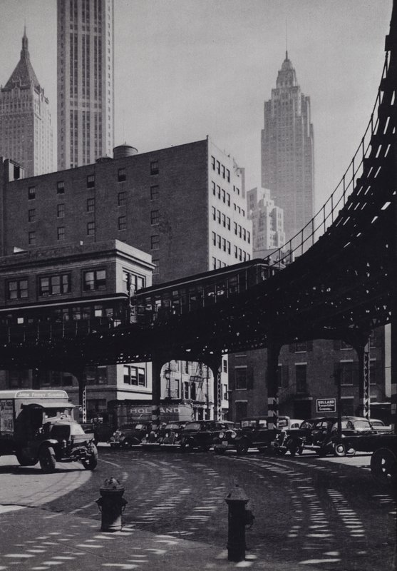 Manhattan: Coenties Slip, forhøyet jernbane (s/hvitt bilde) av Mario Bucovich