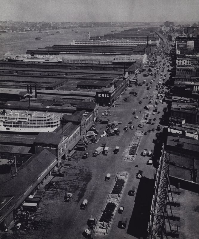 Manhattan: motorvei på vestsiden (s/hvitt-bilde) av Mario Bucovich