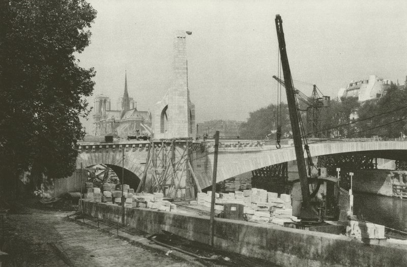Paris: Utsikt fra bredden av Seinen på Notre-Dame (s/hvitt bilde) av Mario Bucovich