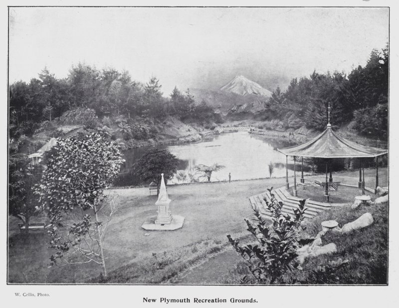 New Plymouth, New Zealand: New Plymouth Recreation Grounds (s/hvitt-bilde) av New Zealand Photographer