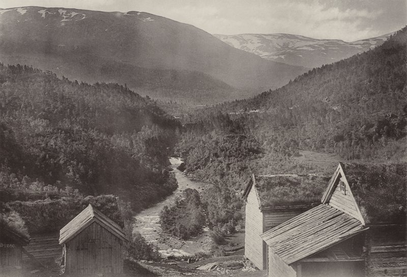 Ser østover fra Stalheim Hotel (s/hvitt bilde) av Norwegian Photographer