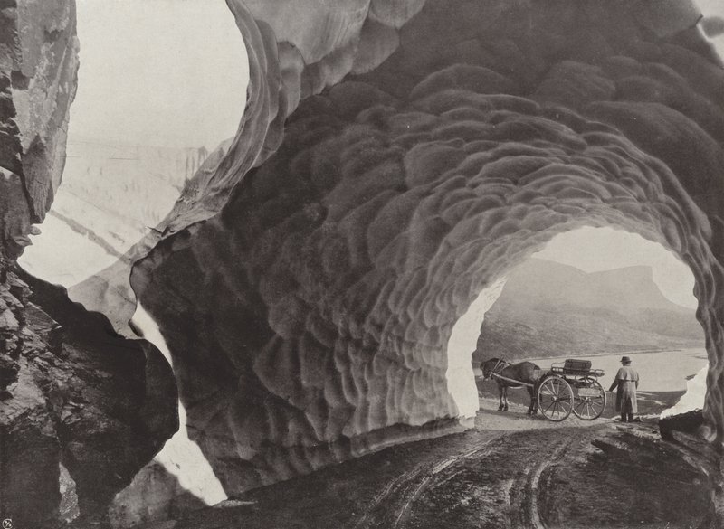 Tunnel gjennom snø, Hauklidpasset av Norwegian Photographer