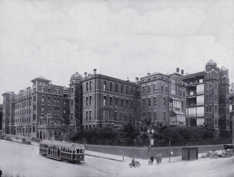 Melbourne Hospital, fra krysset mellom Swanston og Lonsdale Streets (s/hv-bilde) av Photographer Australian