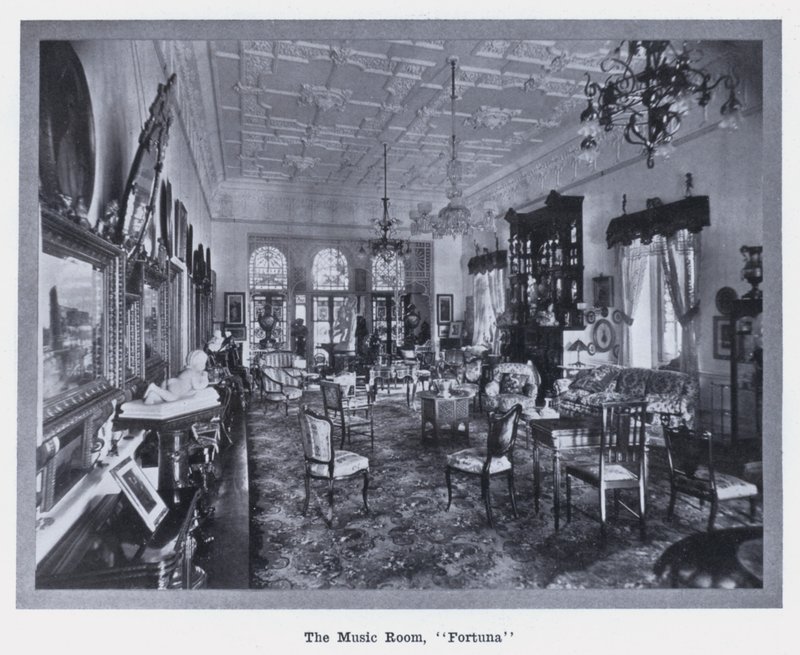 The Music Room, "Fortuna" (s/hv-bilde) av Photographer Australian