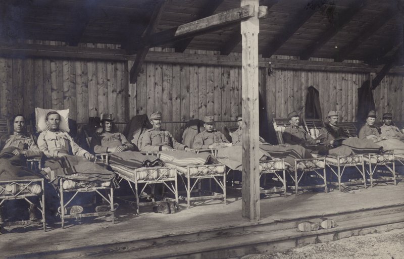 Sårede soldater fra den østerriksk-ungarske hæren, første verdenskrig av Photographer Austrian
