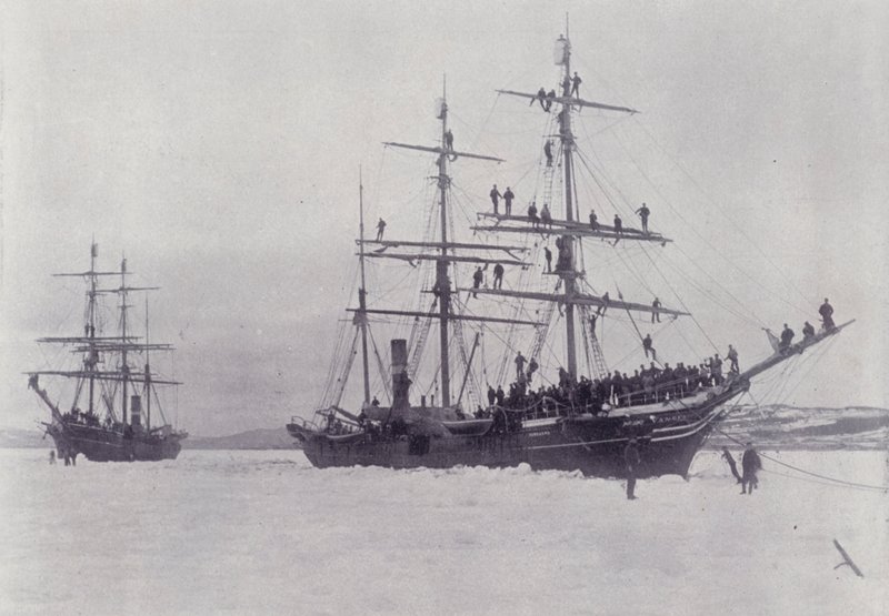 Canada: Sealing Steamers in the Ice (s/hv-bilde) av Photographer Canadian