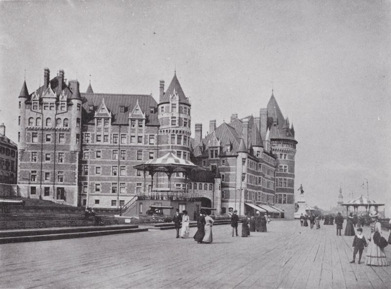 Chateau Frontenac og Dufferin Terrace (s/hvitt bilde) av Photographer Canadian