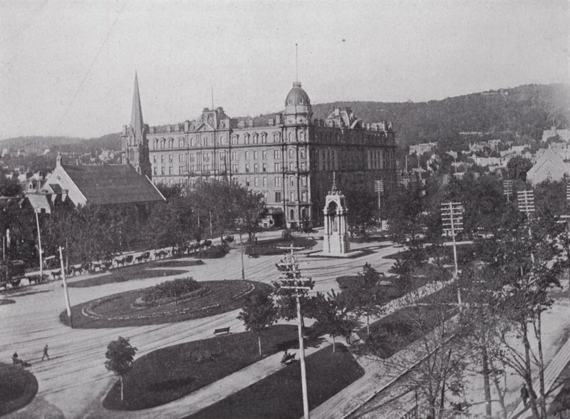Dominion Square og Windsor Hotel, Montreal (s/hvitt bilde) av Photographer Canadian