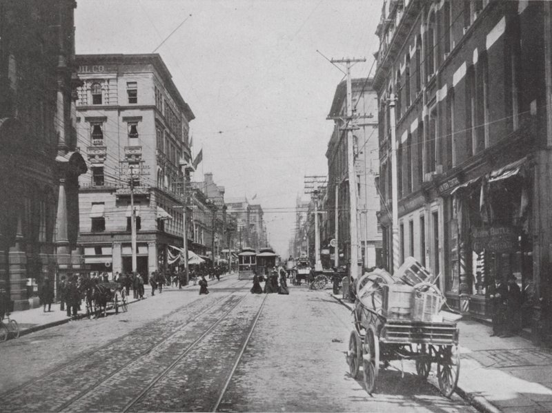 Looking Up Yonge Street, Corner of King, Toronto (s/hv-bilde) av Photographer Canadian