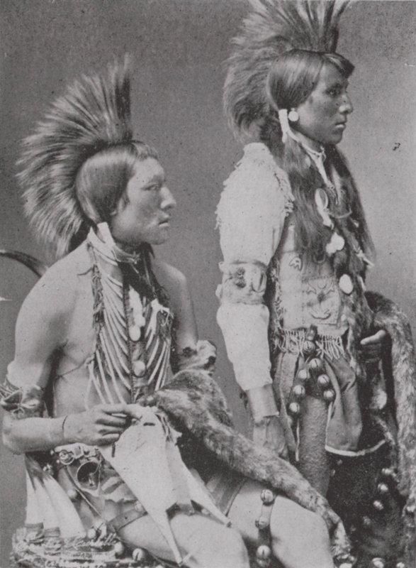 To Blackfoot Braves (s/hvitt bilde) av Photographer Canadian