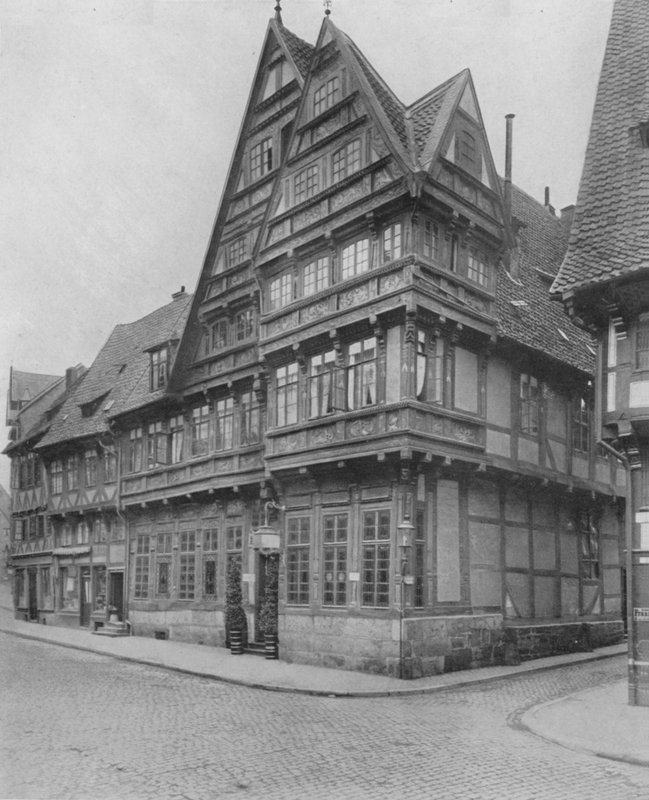Gammelt tysk hus i Der Osterstrasse (s/hvitt bilde) av Photographer German