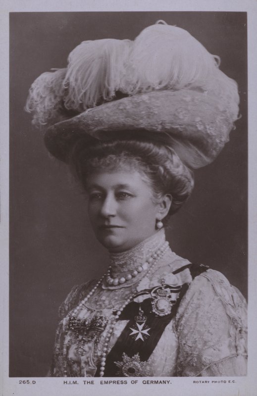 Augusta Victoria av Schleswig-Holstein, keiserinne av Tyskland og kone til Wilhelm II (s/hv-bilde) av Photographer German