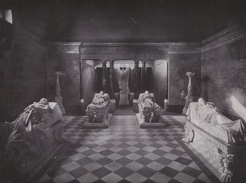 Charlottenburg, mausoleum, interiør (s/hvitt bilde) av Photographer German