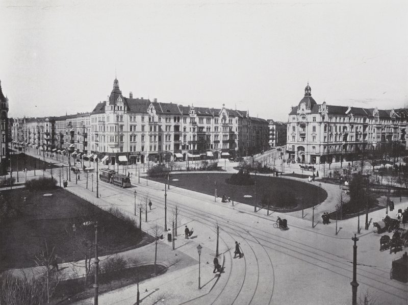 Charlottenburg, Savigny-Platz (s/hvitt-bilde) av Photographer German