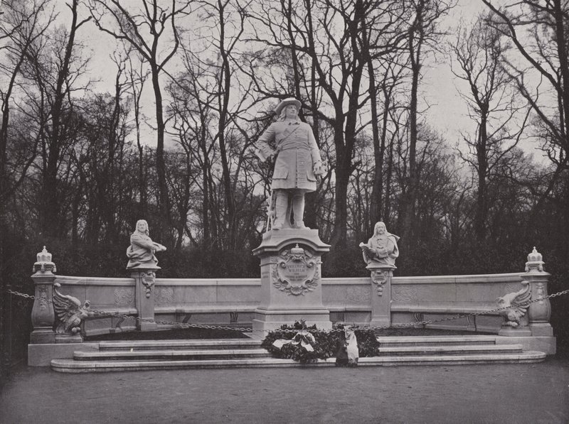 Monument i Siegesallee, Friedrich Wilhelm, Den store kurfyrsten (s/hvitt foto) av Photographer German