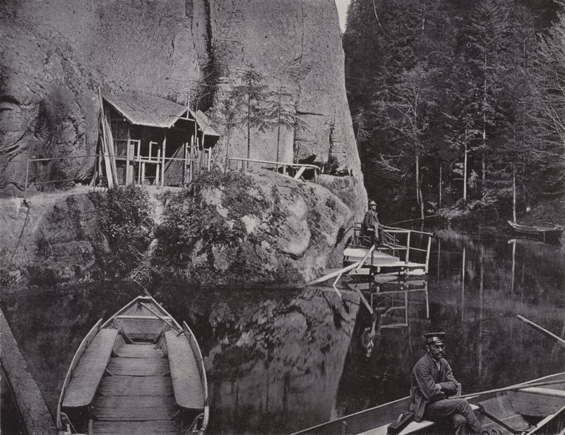 Edmundsklamm, båtstasjon foran (s/hv-bilde) av Photographer German