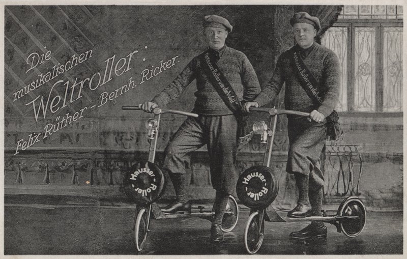 Felix Ruether og Bernhard Ricker, musikalske scooterkjørere (s/hv-bilde) av Photographer German