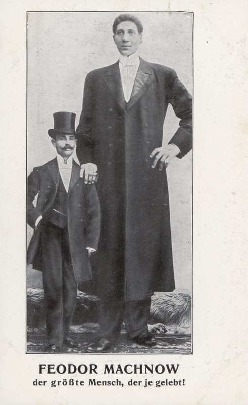 Feodor Machnow, den russiske kjempen (s/hv-bilde) av Photographer German