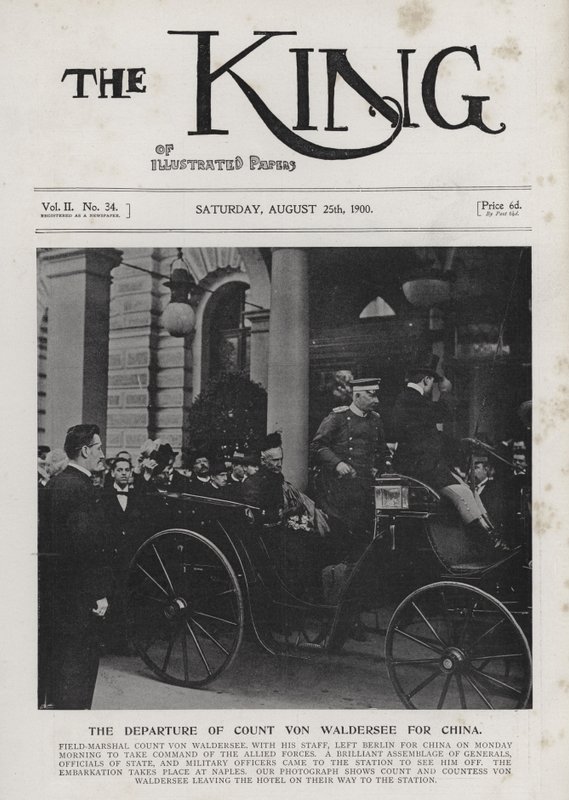 Den tyske feltmarskalken Alfred von Waldersee dro fra Berlin for å kommandere den internasjonale ekspedisjonsstyrken mot bokserne i Kina, august 1900 (s/hvitt foto) av Photographer German