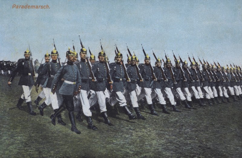 Tyske infanterisoldater marsjerer på parade (bilde) av Photographer German