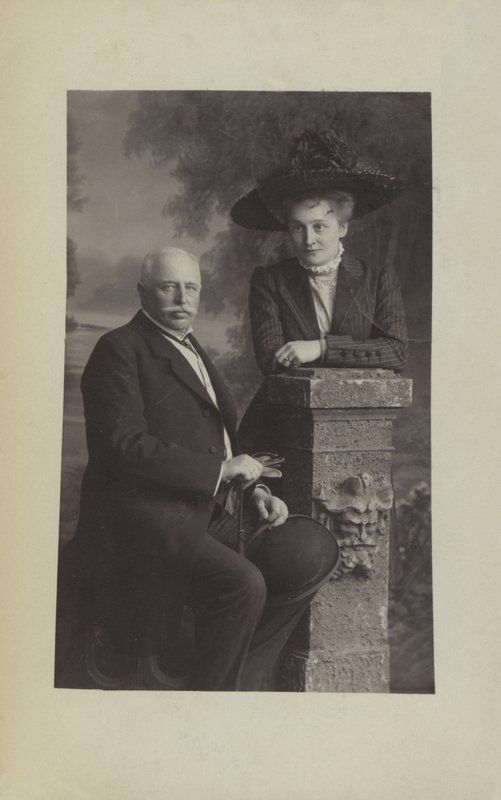 Graf Ferdinand von Zeppelin, tysk luftskipdesigner og konstruktør, og kona Isabella (s/hv-bilde) av Photographer German