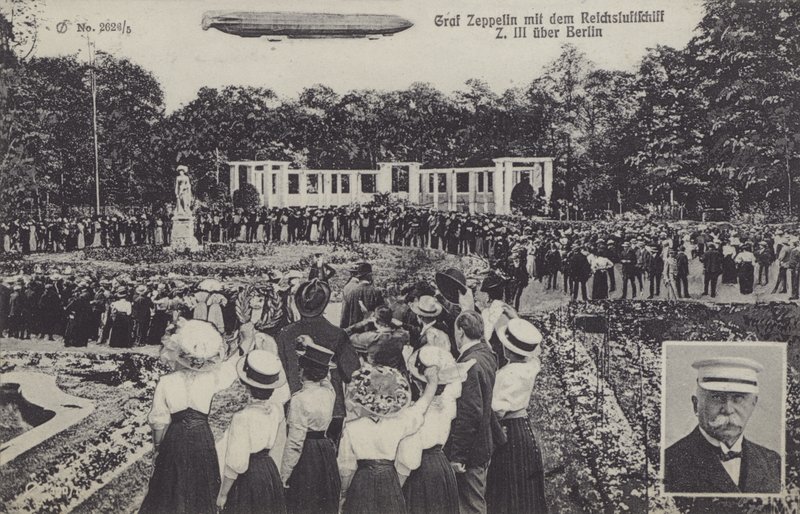 Graf Ferdinand von Zeppelin, og hans luftskip LZ III over Berlin (s/hv-bilde) av Photographer German