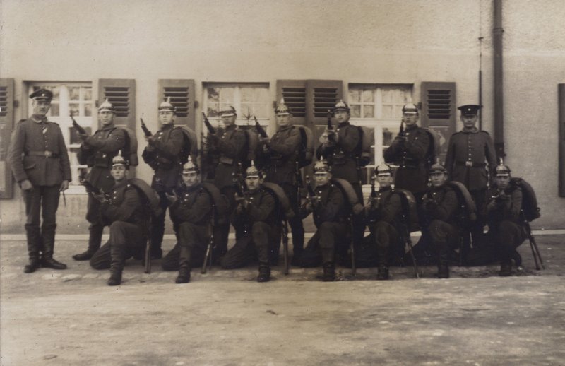 Gruppe infanterisoldater fra den tyske hæren (s/hvitt-bilde) av Photographer German
