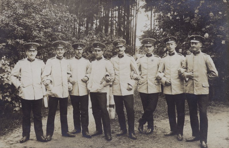 Gruppe av tyske hæroffiserer (s/hvitt bilde) av Photographer German
