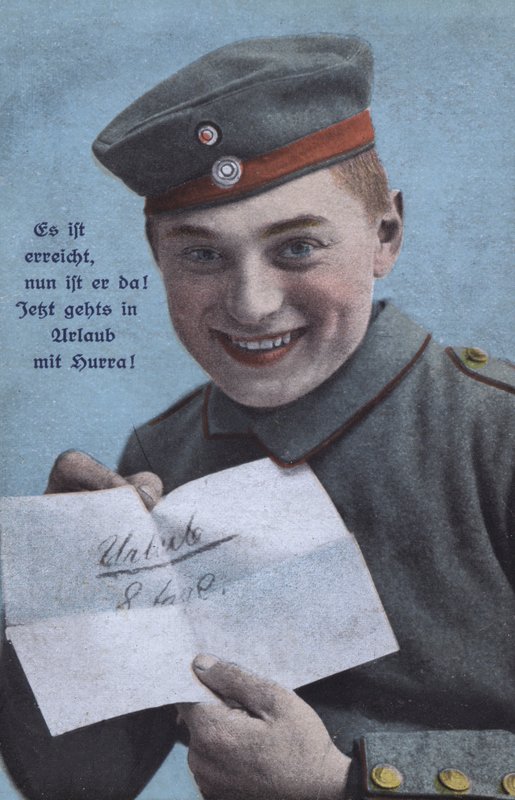 Glad tysk soldat med varsel om permisjon (farget bilde) av Photographer German