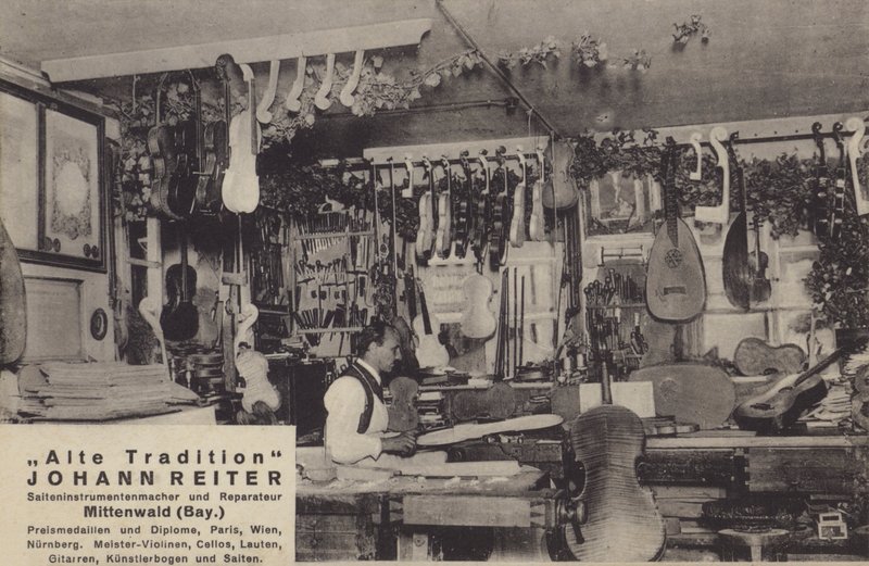Johann Reiter, produsent og reparatør av strengeinstrumenter, Mittenwald, Bayern (s/hv-bilde) av Photographer German