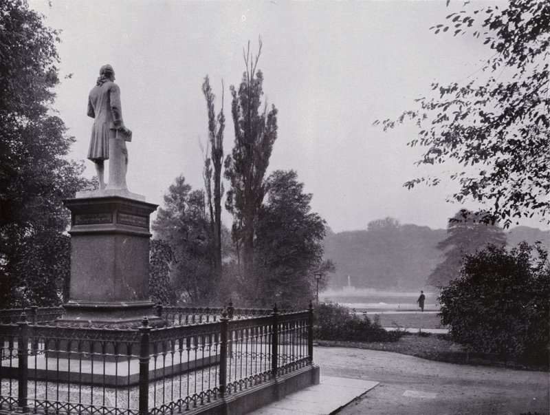 Leipzig: Rosentalfest med Gellert-monumentet (s/hvitt-bilde) av Photographer German