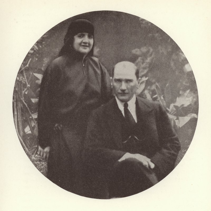 Mustafa Kemal Ataturk, Tyrkias president, og hans kone, Latife Usakligil (s/hv-bilde) av Photographer German