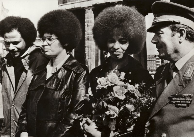 Den 11. september 1972 ble den modige amerikanske kommunisten og borgerrettighetsforkjemperen Angela Davis hjertelig velkommen av soldatene fra National People