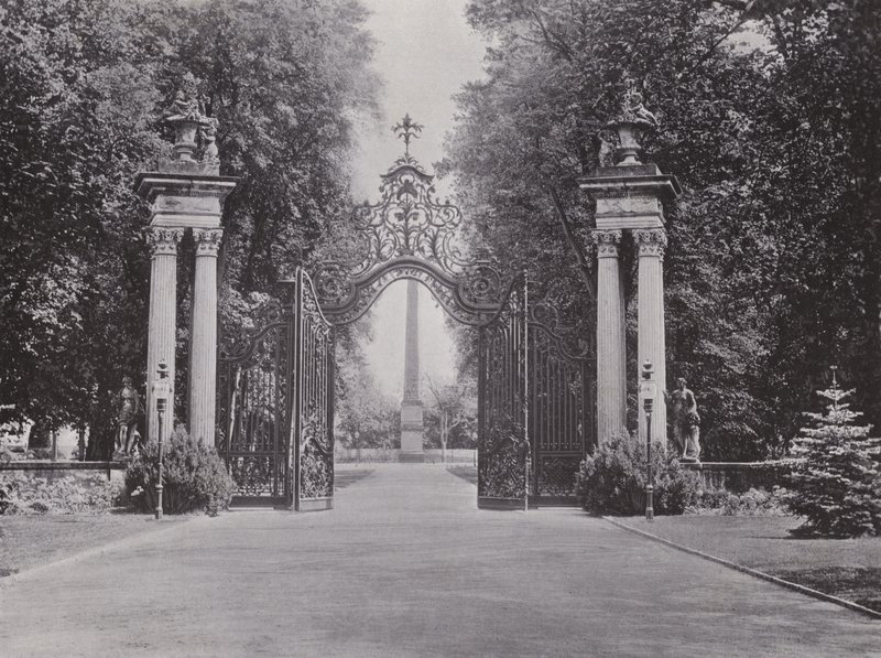 Potsdam, inngangen til Sanssouci-parken (s/hvitt-bilde) av Photographer German