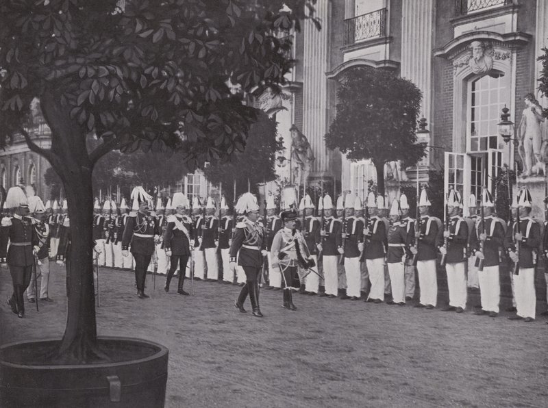Potsdam, mottakelse av prinsen av keiseren i det nye palasset (s/hvitt-bilde) av Photographer German