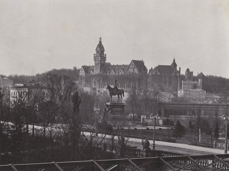 Potsdam, krigsskole og monument til keiser Wilhelm Des Grossen (s/hvitt foto) av Photographer German