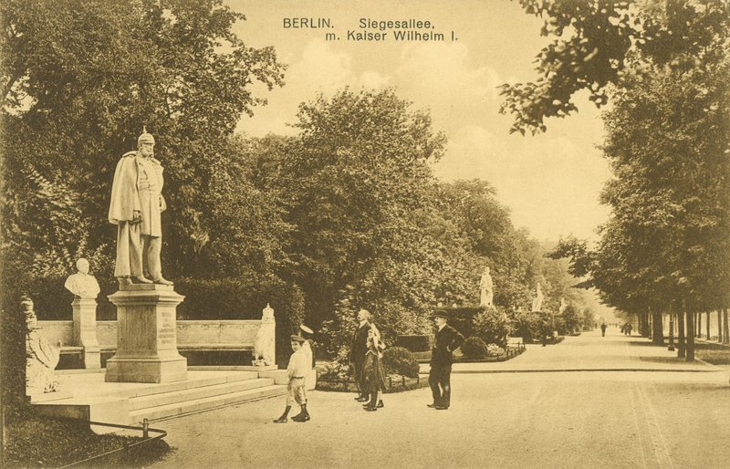 Siegesallee og statue av Kaiser Wilhelm I, Berlin (s/hv-bilde) av Photographer German