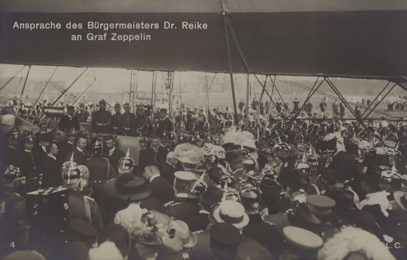 Tale av ordfører Dr. Reike til den tyske luftskipskonstruktøren Graf Ferdinand von Zeppelin (s/hvitt foto) av Photographer German